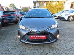 Grau Gebraucht 2019 Toyota Yaris Hybrid Club Limousine | 15.499 € (Fairer Preis)
