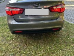 Grau Gebraucht 2012 Kia Rio Spirit Limousine | 4.950 €