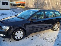 Schwarz Gebraucht 2015 Skoda Octavia Kombi | 6.900 € (Guter Preis)