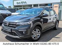 Grau Gebraucht 2023 Dacia Sandero Comfort Kleinwagen | 16.590 € (Fairer Preis)