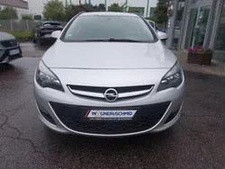 Silber Gebraucht 2015 Opel Astra Edition Kombi | 3.850 € (Teuer)