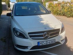 Weiß Gebraucht 2013 Mercedes B180 Edition Van / Kleinbus | 9.400 € (Etwas zu teuer)