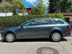 Grau Gebraucht 2016 Skoda Octavia Kombi | 11.500 € (Guter Preis)