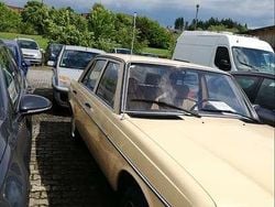 Gelb Gebraucht 1981 Mercedes 240 Limousine | 9.900 €