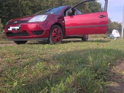 Rot Gebraucht 2002 Ford Fiesta Kleinwagen | 800 €