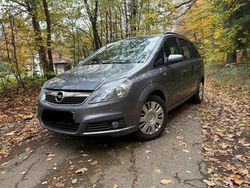 Grau Gebraucht 2007 Opel Zafira Van / Kleinbus | 1.800 € (Superpreis)