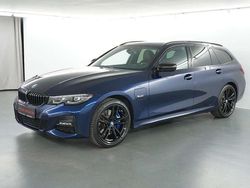 Tansanitblau ii metallic Gebraucht 2022 BMW 330e M Sport Kombi | 37.600 € (Fairer Preis)