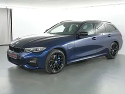 Tansanitblau ii metallic Gebraucht 2022 BMW 330e M Sport Kombi | 38.800 € (Fairer Preis)