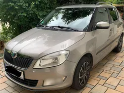 Beige Gebraucht 2012 Skoda Fabia Elegance Kleinwagen | 5.200 € (Fairer Preis)