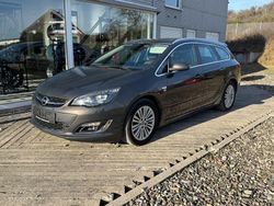 Grau Gebraucht 2016 Opel Astra Exklusiv Kombi | 7.590 € (Fairer Preis)