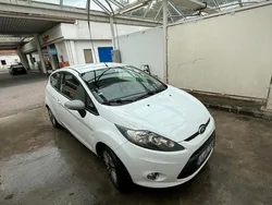Weiß Gebraucht 2012 Ford Fiesta Kleinwagen | 3.200 € (Etwas zu teuer)