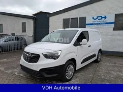 Weiß Gebraucht 2020 Opel Combo Edition Van / Kleinbus | 9.800 € (Fairer Preis)
