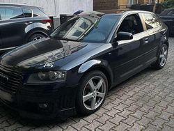 Schwarz Gebraucht 2004 Audi A3 Attraction Limousine | 3.000 €