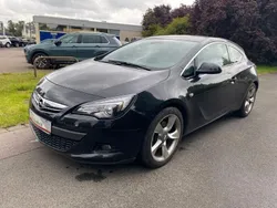 Schwarz Gebraucht 2012 Opel Astra GTC Innovation Limousine | 8.800 € (Etwas zu teuer)