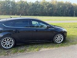 Schwarz Gebraucht 2014 Ford Focus ST Limousine | 9.400 €