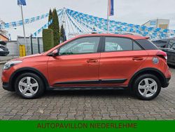 Orange Gebraucht 2017 Hyundai i20 Active Limousine | 11.990 € (Fairer Preis)