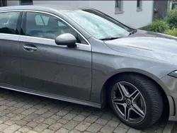 Grau Gebraucht 2019 Mercedes A180 AMG line Limousine | 25.990 € (Fairer Preis)