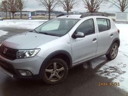 Silber Gebraucht 2017 Dacia Sandero Celebration Limousine | 3.999 € (Guter Preis)