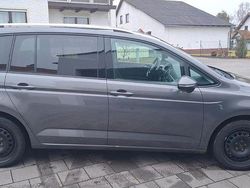 Grau Gebraucht 2016 VW Touran Comfortline Van / Kleinbus | 14.300 € (Fairer Preis)