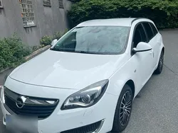 Weiß Gebraucht 2016 Opel Insignia Kombi | 7.400 € (Etwas zu teuer)