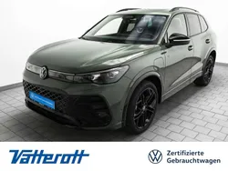 Cipressinogrün metallic Gebraucht 2025 VW Tiguan R-line SUV | 57.950 € (Guter Preis)