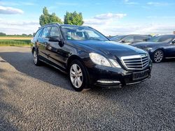 Obsidianschwarz metalliclack Gebraucht 2013 Mercedes E200 Avantgarde Kombi | 12.900 € (Fairer Preis)