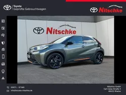 Cardamon green Gebraucht 2022 Toyota Aygo Limited Kleinwagen | 19.490 € (Etwas zu teuer)