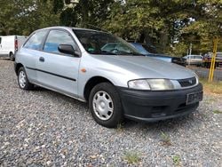 Silber Gebraucht 2000 Mazda 323F Kleinwagen | 490 €