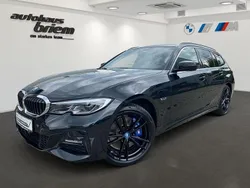 Saphirschwarz Gebraucht 2022 BMW 330e M Sport Kombi | 34.900 € (Guter Preis)