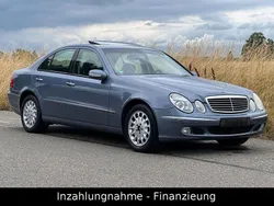 Blau Gebraucht 2004 Mercedes E220 Limousine | 2.150 €