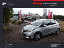 Silver metallic Gebraucht 2011 Toyota Yaris Life Kleinwagen | 7.499 € (Teuer)