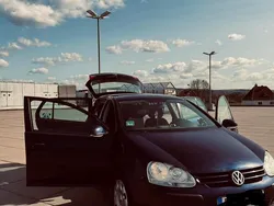 Blau Gebraucht 2005 VW Golf V Kleinwagen | 2.900 € (Fairer Preis)