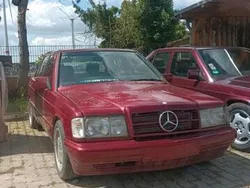 Rot Gebraucht 1991 Mercedes 190 Limousine | 3.555 €