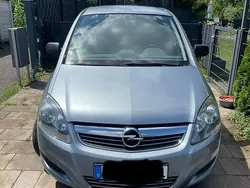 Grau Gebraucht 2010 Opel Zafira Selection Van / Kleinbus | 3.800 € (Etwas zu teuer)