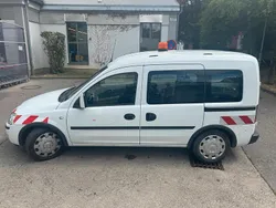 Weiß Gebraucht 2008 Opel Combo Van / Kleinbus | 5.500 € (Teuer)