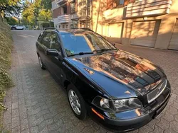 Schwarz Gebraucht 1998 Volvo V40 Kombi | 1.000 €