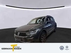 Grau Gebraucht 2021 VW Tiguan Life SUV | 26.590 € (Guter Preis)