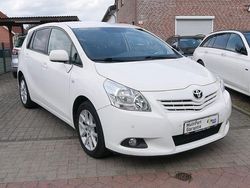 Weiß Gebraucht 2012 Toyota Verso Travel Van / Kleinbus | 10.990 € (Teuer)