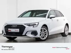 Gletscherweiß metallic Gebraucht 2023 Audi A3 e-tron Kleinwagen | 29.470 € (Etwas zu teuer)