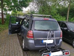 Grau Gebraucht 2006 Opel Zafira Van / Kleinbus | 3.999 €