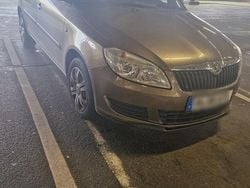 Braun Gebraucht 2013 Skoda Roomster Van / Kleinbus | 5.999 € (Fairer Preis)