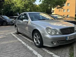 Silber Gebraucht 2006 Mercedes 180 Limousine | 1.300 €