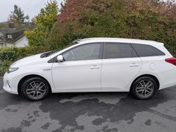 Weiß Gebraucht 2014 Toyota Auris Hybrid Sport Kombi | 11.250 € (Superpreis)