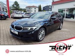 Black sapphire metallic Gebraucht 2023 BMW 318 Kombi | 24.440 € (Guter Preis)