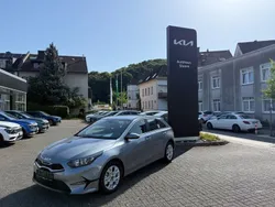 Silber Neu 2025 Kia Ceed Limousine | 26.490 € (Etwas zu teuer)