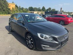 Grau Gebraucht 2018 Volvo V60 Kombi | 18.999 €