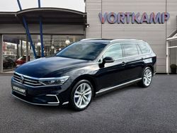 Deep black perleffekt (metallic) Gebraucht 2020 VW Passat GTE Kombi | 25.780 € (Etwas zu teuer)