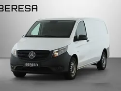 Weiß Gebraucht 2023 Mercedes Vito Van / Kleinbus | 31.749 € (Guter Preis)