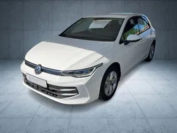 Weiß Gebraucht 2024 VW Golf VIII Life Limousine | 22.776 € (Guter Preis)