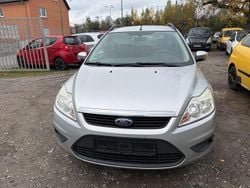 Weiß Gebraucht 2010 Ford Focus Ghia Kombi | 1.490 € (Superpreis)